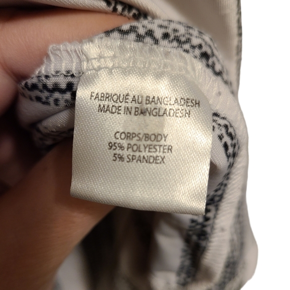 Lily Morgan v-neck short sleeve top 2X - Picture 6 of 6